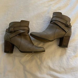 Cole Haan zip up leather booties in great condition